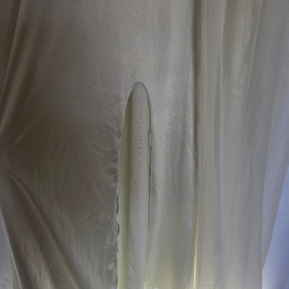 Beautiful 2 piece night gown and robe - Picture 3 of 8